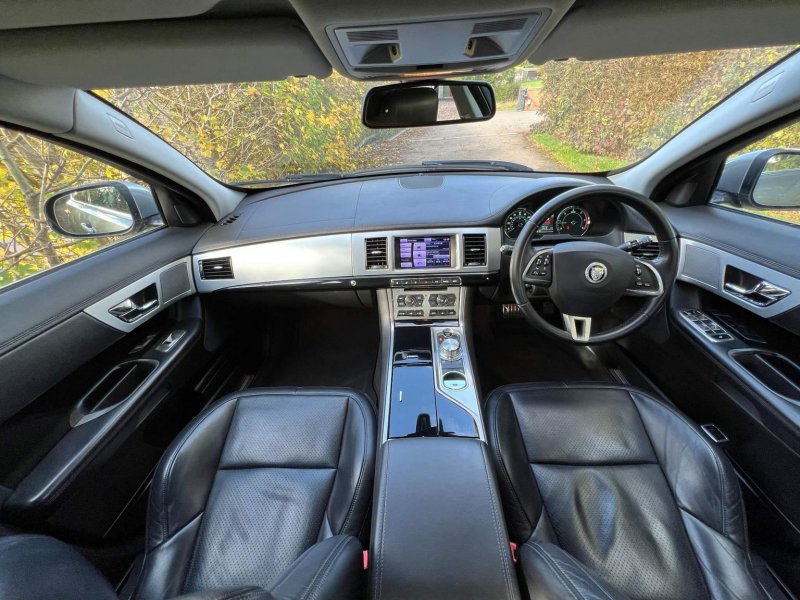 JAGUAR XF