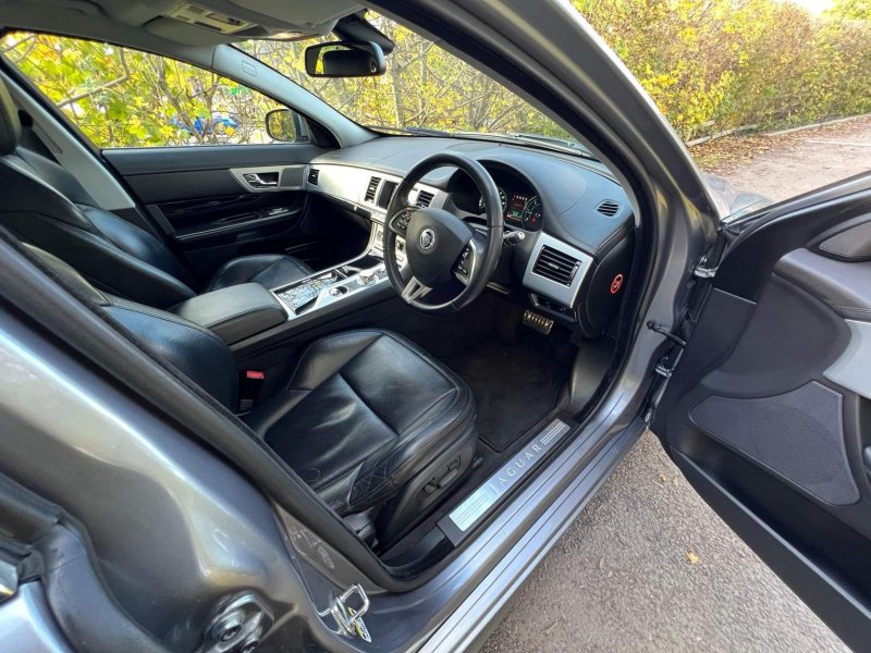 JAGUAR XF