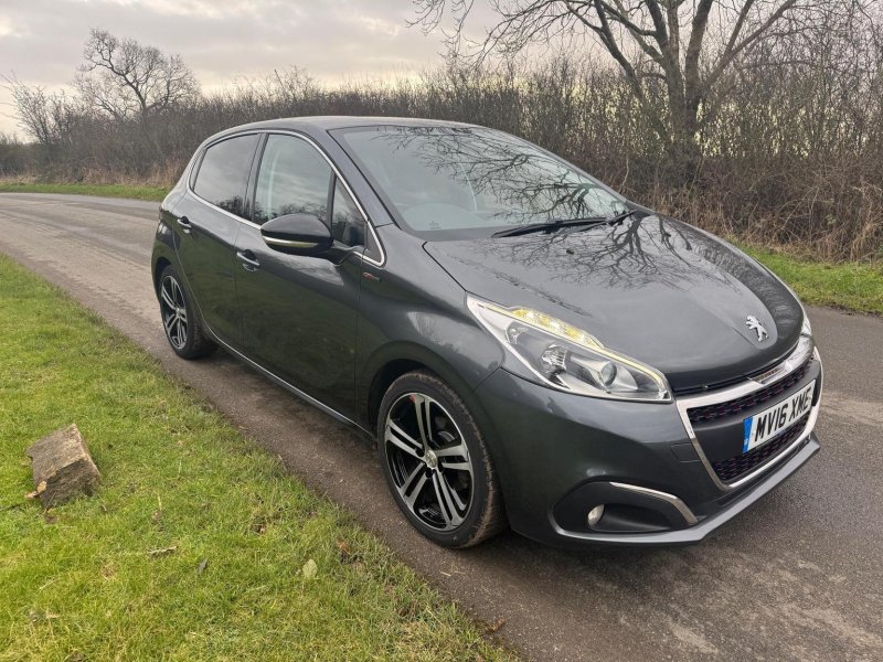 PEUGEOT 208