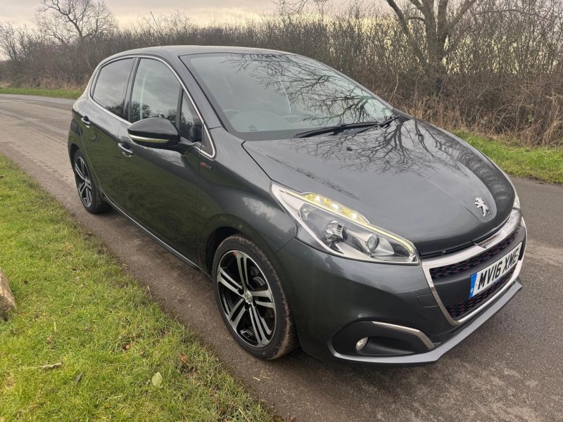 PEUGEOT 208