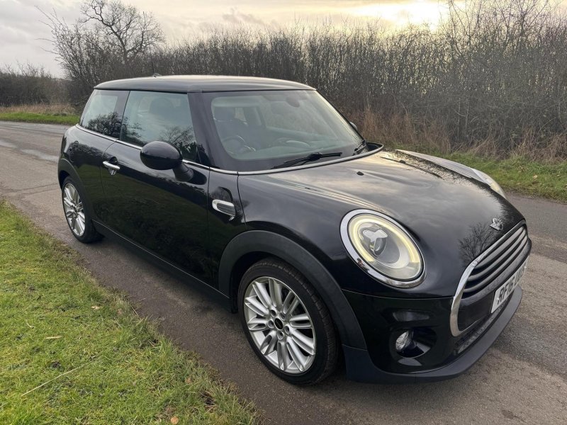 MINI HATCH