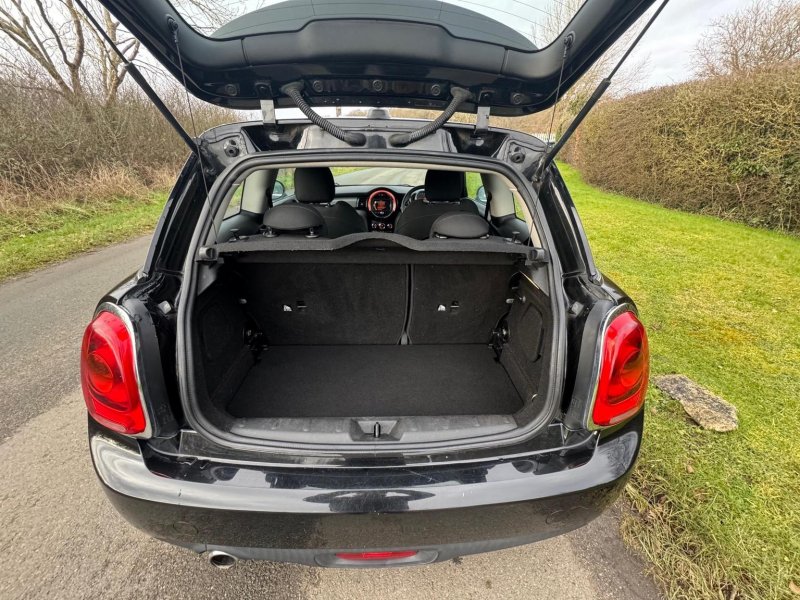 MINI HATCH
