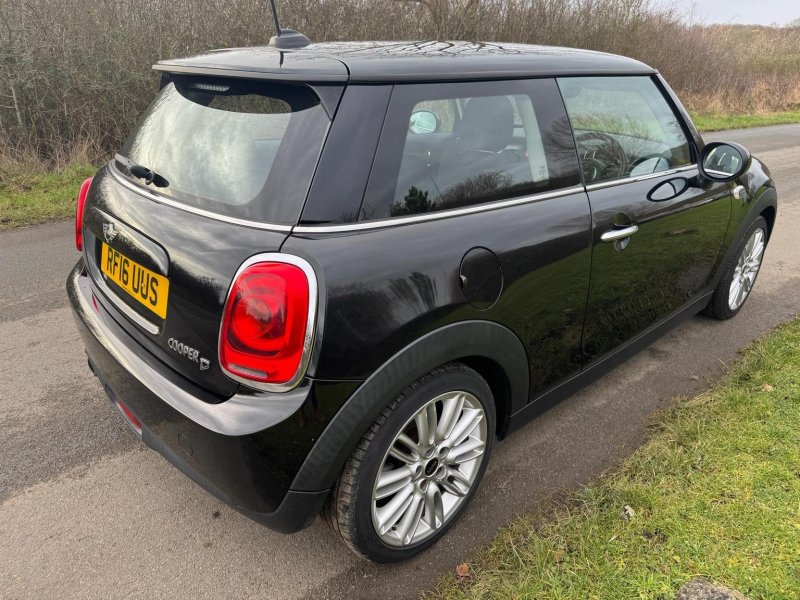 MINI HATCH