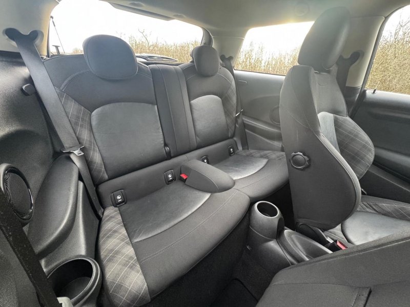 MINI HATCH