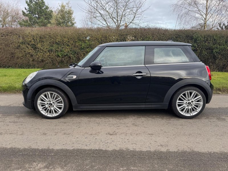 MINI HATCH