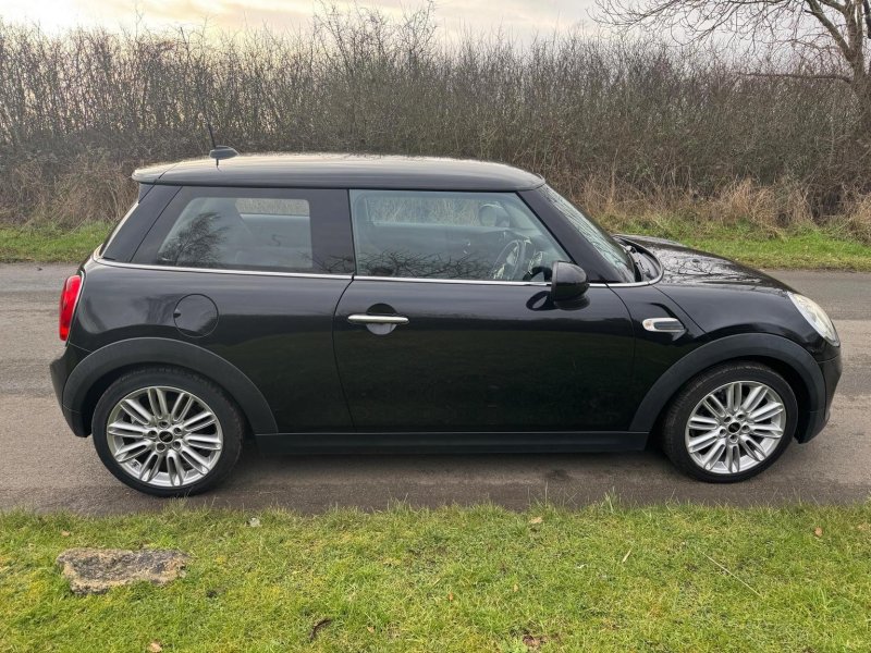 MINI HATCH