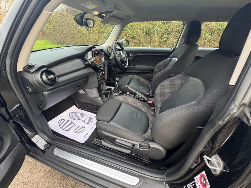 MINI HATCH