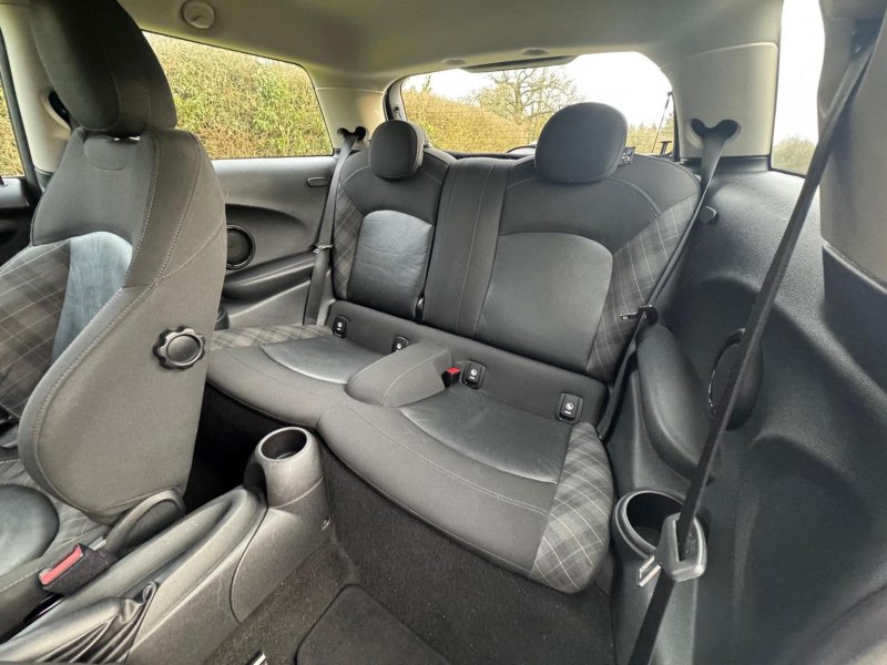 MINI HATCH
