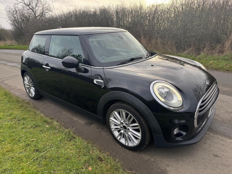 MINI HATCH