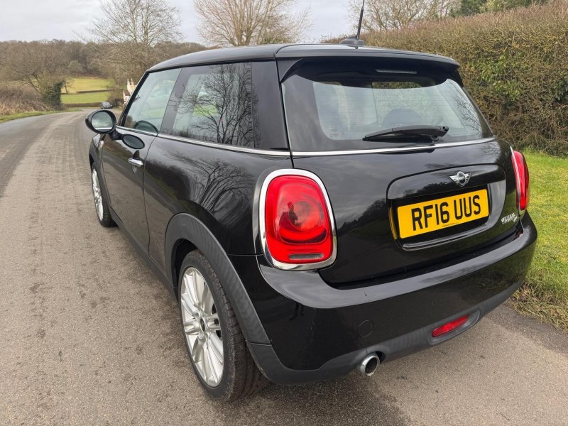 MINI HATCH