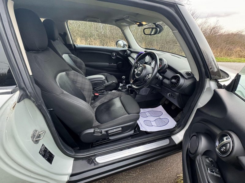 MINI HATCH