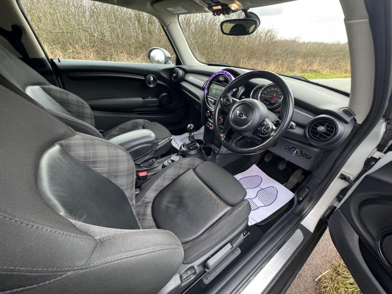 MINI HATCH