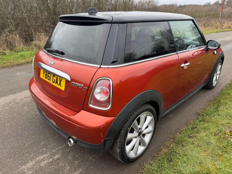 MINI HATCH