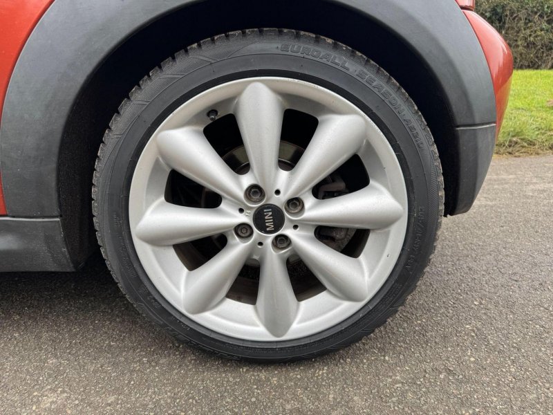 MINI HATCH