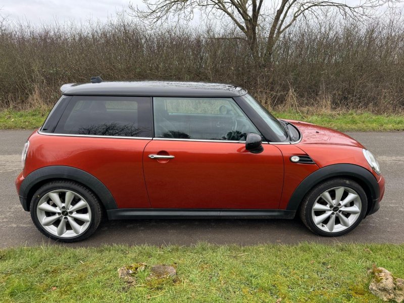 MINI HATCH