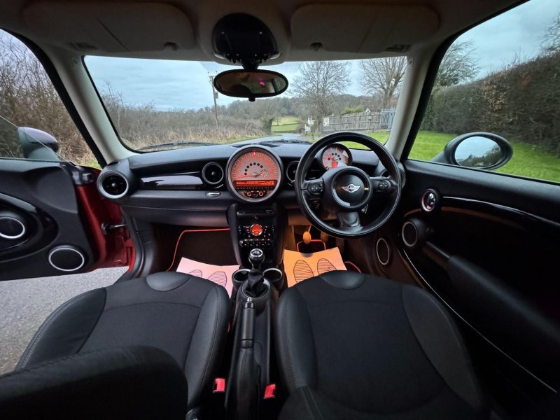 MINI HATCH