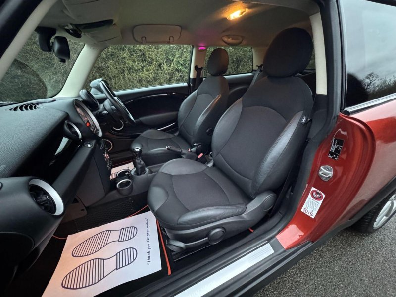 MINI HATCH