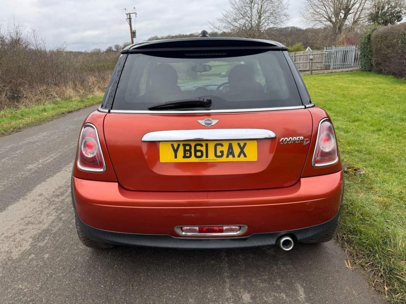 MINI HATCH