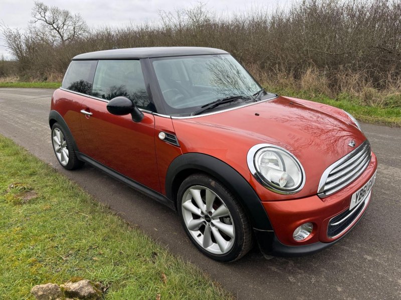 MINI HATCH