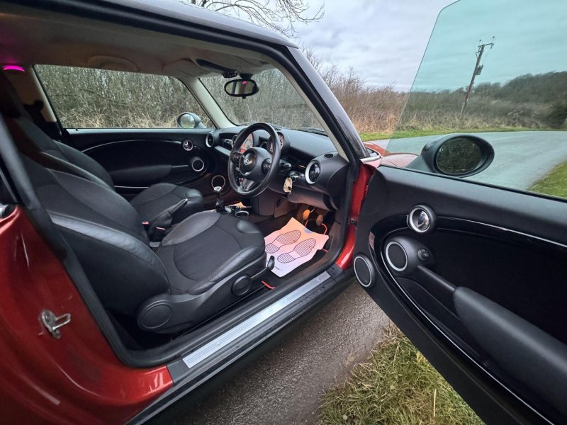 MINI HATCH