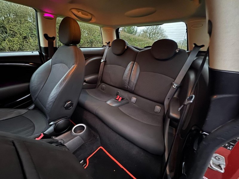 MINI HATCH