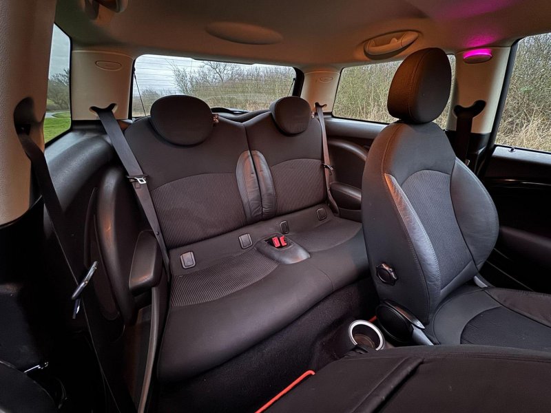 MINI HATCH