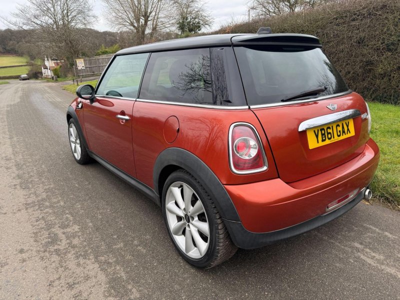 MINI HATCH