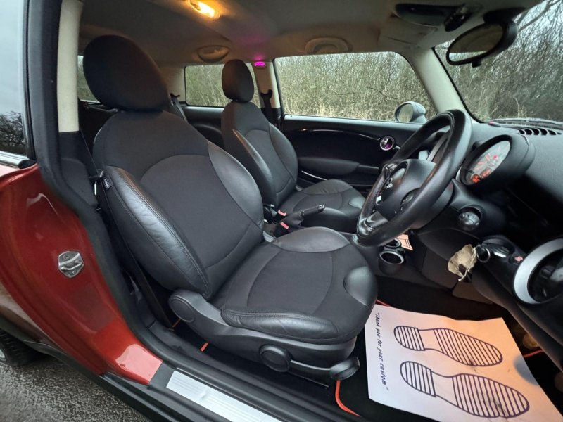 MINI HATCH