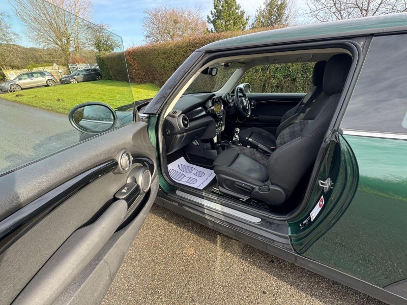 MINI HATCH