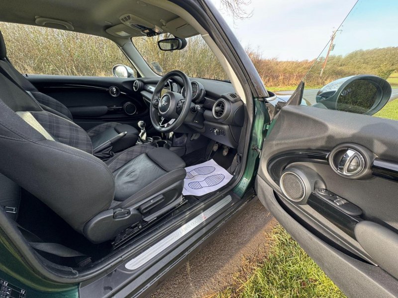 MINI HATCH