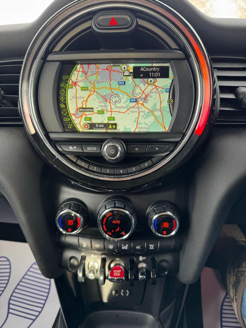 MINI HATCH