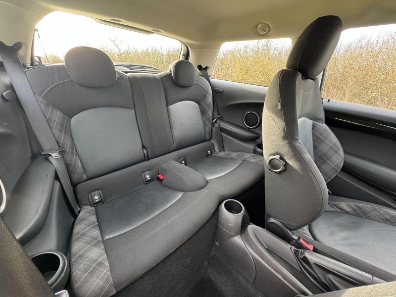 MINI HATCH
