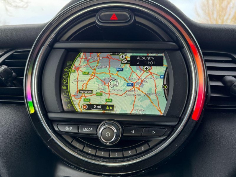 MINI HATCH