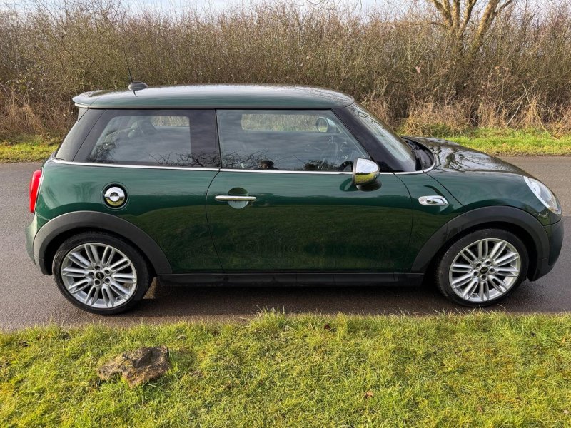 MINI HATCH