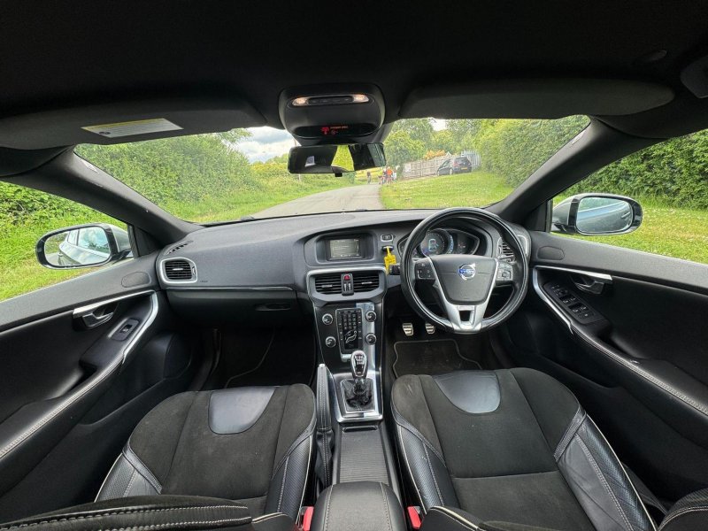 VOLVO V40